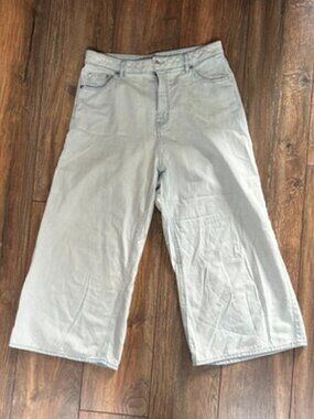 Cropped wide leg jeans